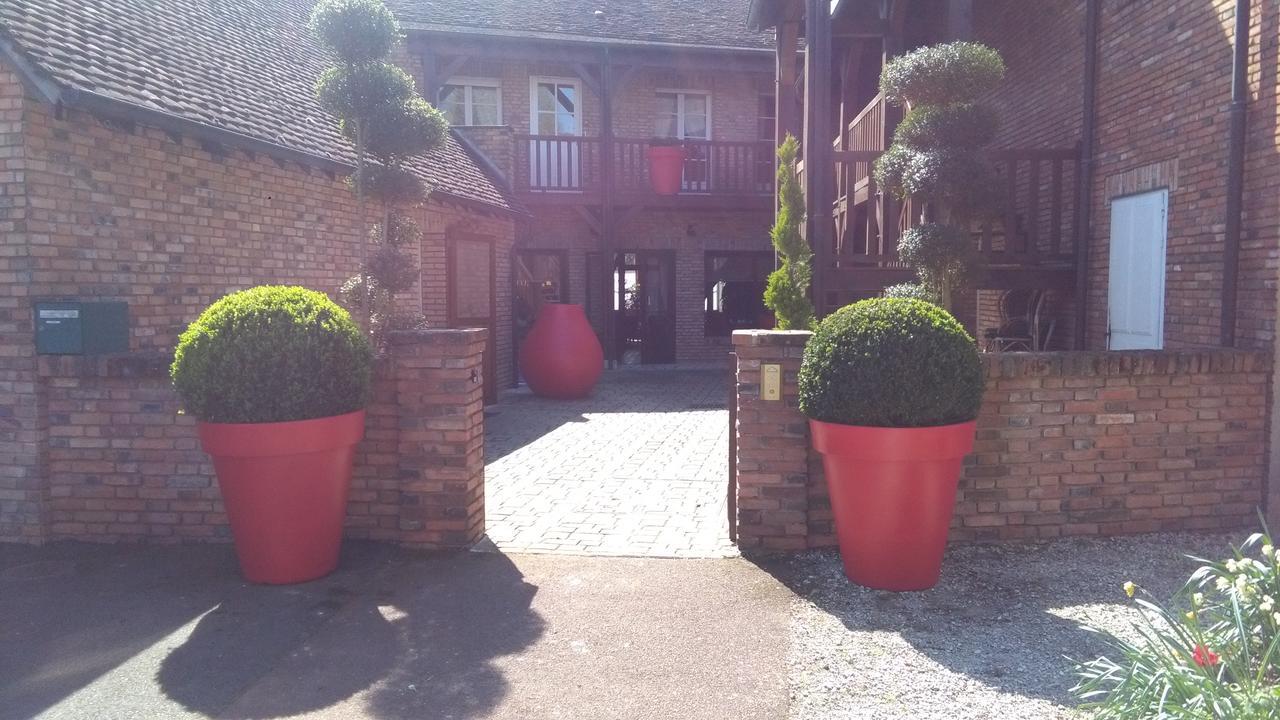 Logis Hotel Auberge Du Cheval Blanc Yvoy-le-Marron Exterior photo